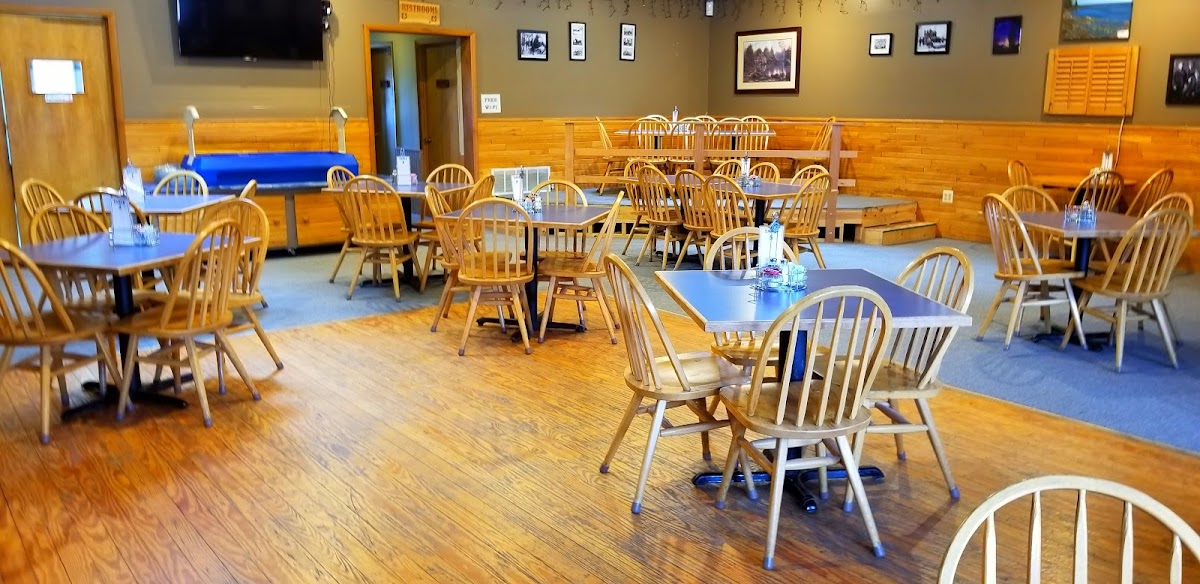 Three Cedars Restaurant & Clubhouse